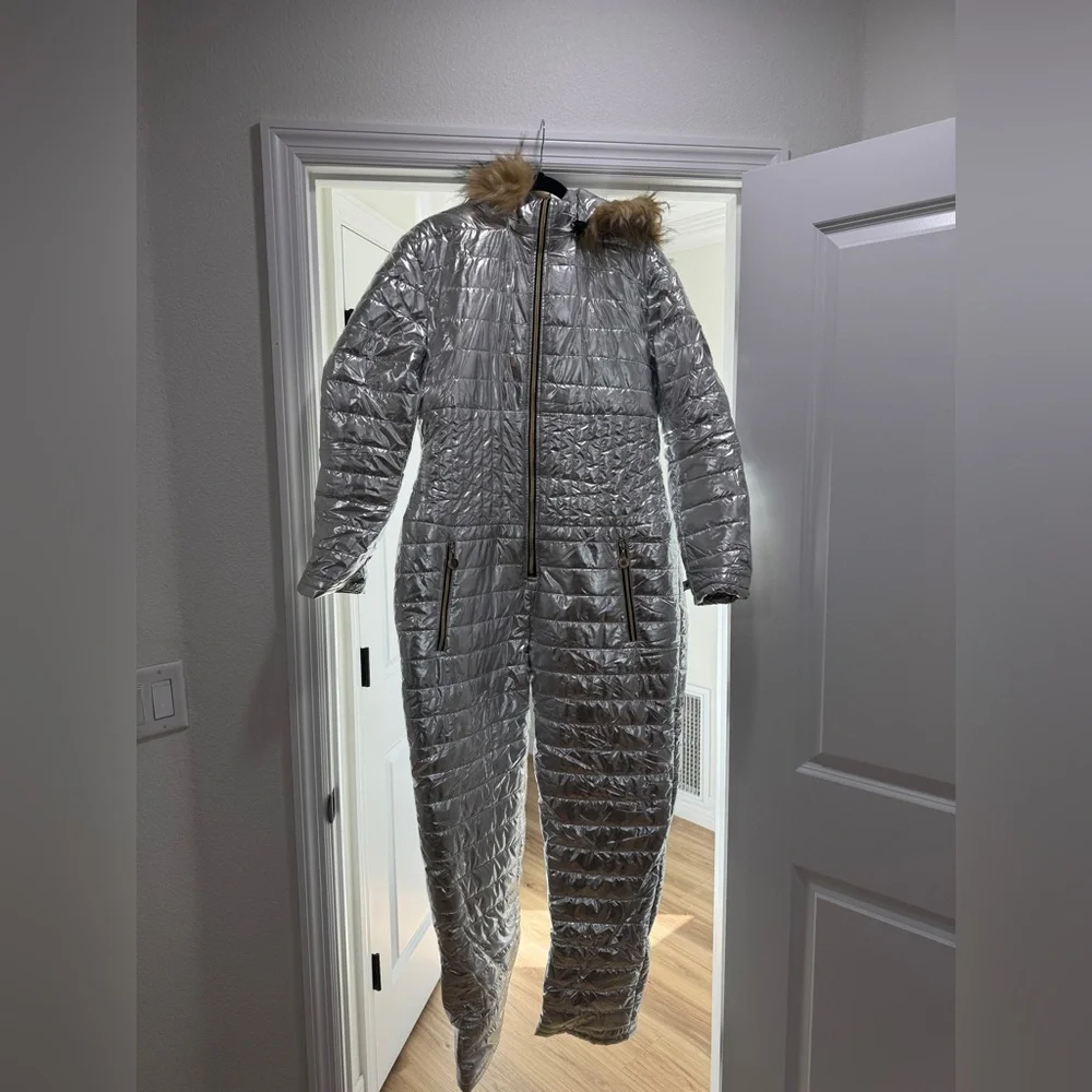 Women's Silver Quilted ski Jumpsuit with Faux Fur Hood - Picture 1 of 2